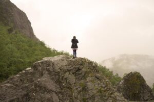 3-Day Budget Backpacker Isle of Skye and the Highlands Tour from Edinburgh - Day 2 on Skye: Old Man of Storr, Kilt Rock, and Dunvegan Castle’s Clan Legends