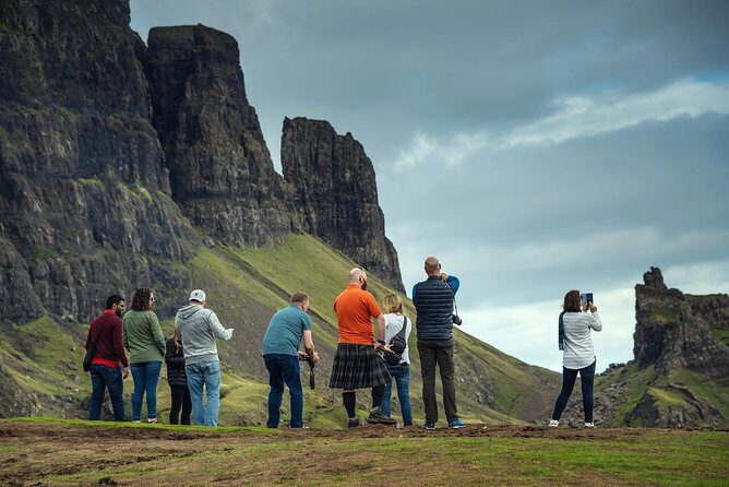 3-Day Isle of Skye Inverness Highlands and Glenfinnan Viaduct Tour from Edinburgh - Starting in Edinburgh: Kelpies, The Helix, and the Wallace Monument Pass
