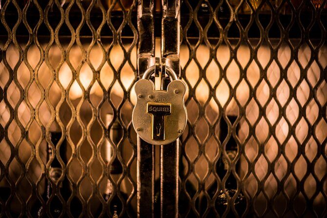 90min Underground Whisky Tasting in Edinburgh's Old Town - Intermediate vs High End tracks: how the tasting adjusts to your level