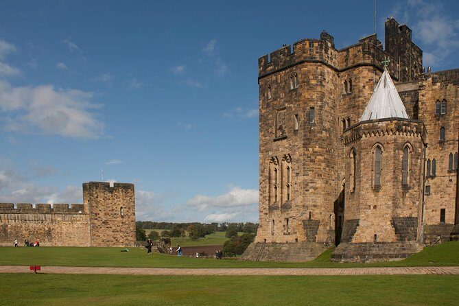 Alnwick Castle, Northumberland and Borders Tour with Admission - Getting out of Edinburgh: a small coach and a border-day mindset