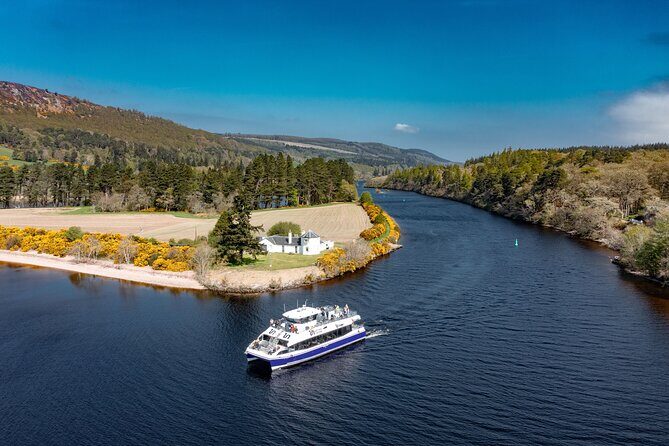 Caledonian Canal and Loch Ness Sightseeing Cruise - Urquhart Castle in About One Hour: Ruins, Exposed Views, and the Stairs