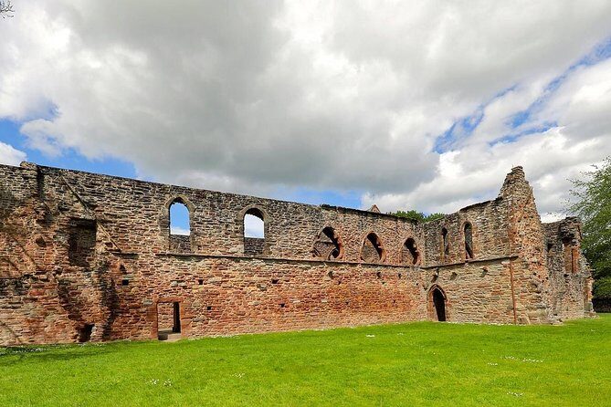 Cawdor Castle, Inverness, Culloden, Outlander and Loch Ness Tour - Inverness free time: shopping, churches, and the castle viewing note