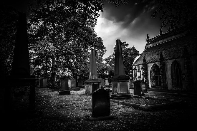 City of the Dead Haunted Graveyard Tour - Meeting at St Giles: finding the Tree of the Dead