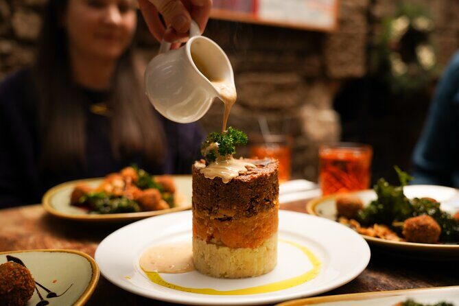 Eating Edinburgh: Old Town Food & Drinks Tour - Getting oriented fast: Paddington Bear to the first tastings
