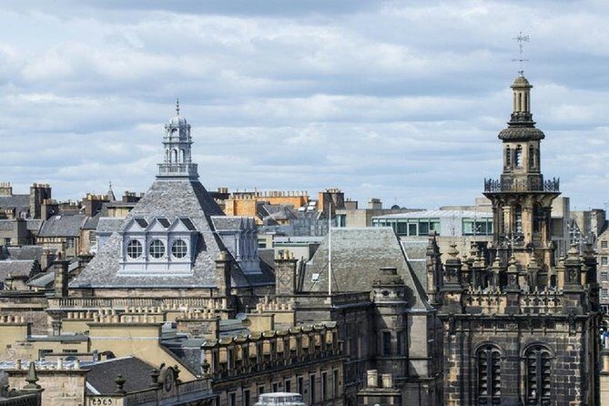 Edinburgh 3 Hour Walking Tour Italian Tour Guide - From the Royal Mile to side streets: the tour’s big idea