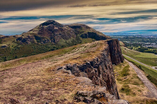 Edinburgh: Arthur's Seat Hike with Local Guide - Starting at Holyroodhouse: location and pre-hike planning