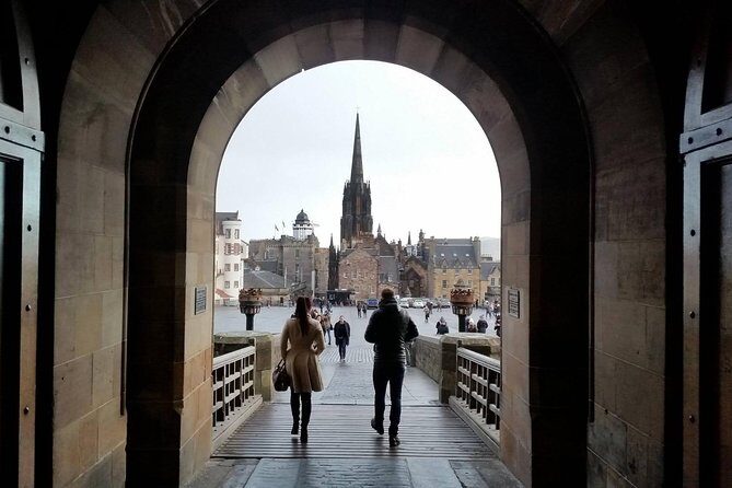 Edinburgh Castle Guided Walking Tour in English - Why this Edinburgh Castle tour works better than DIY time-scaling