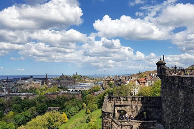 Edinburgh Castle Guided Walking Tour in English - The Royal Mile walk: the part you feel in your feet (and your head)