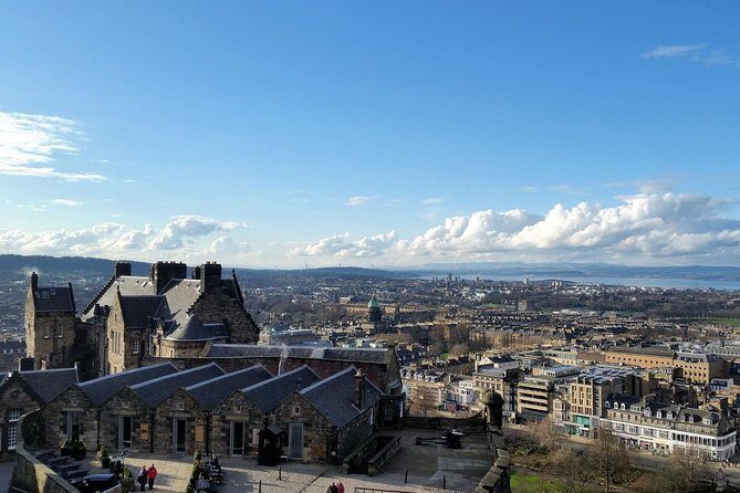 Edinburgh Castle Guided Walking Tour in English - Getting into Edinburgh Castle: skip-the-line, then use your ticket smart