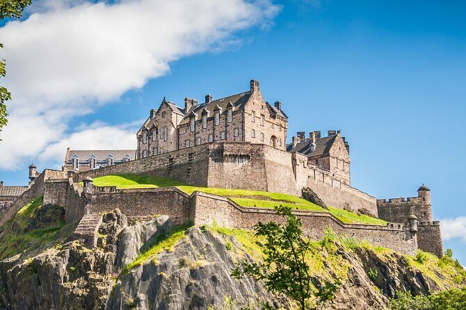 Edinburgh Castle Highlights Tour with Tickets, Map, and Guide - Hawkhill and the prisoner echoes: walking with a purpose