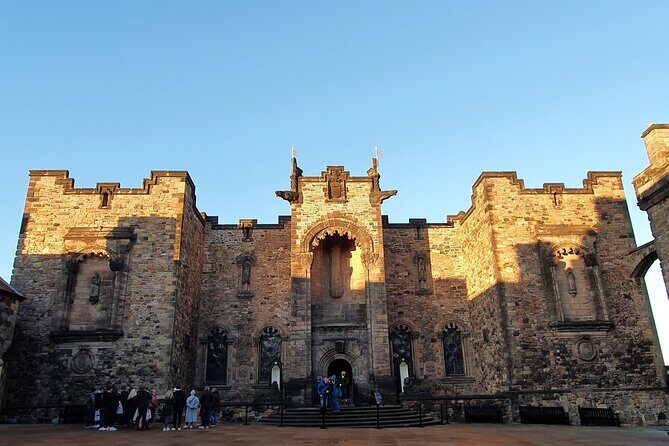 Edinburgh Castle Highlights Tour with Tickets, Map, and Guide - Practical logistics in the real Edinburgh weather