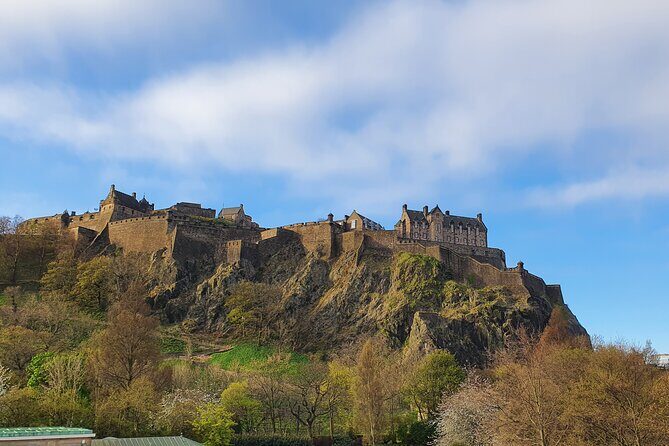 Edinburgh Castle Highlights Tour with Tickets, Map, and Guide - Guide style you can expect: John and Charlotte’s approach
