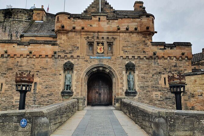 Edinburgh Castle Highlights Tour with Tickets, Map, and Guide - Crown Square and the Royal Palace: Stuart monarchs and the Crown Jewels