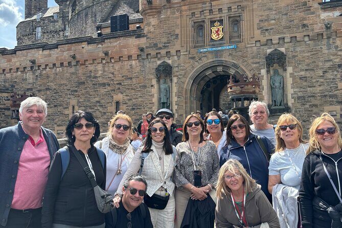 Edinburgh Castle & Royal Mile Walking Tour - Ticket Included - Royal Mile Orientation: High Street, closes, and the Mercat Cross
