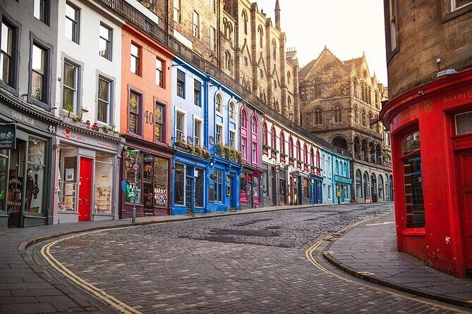 Edinburgh Castle & Royal Mile Walking Tour - Ticket Included - How the walking pace and group size feel in real life