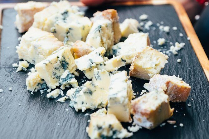 Edinburgh Cheese Crawl : Guided Food Tour - Small-Group Energy vs. Small-Shop Reality