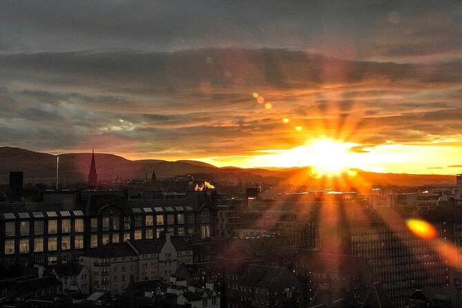 Edinburgh - Dark History - A 2-hour Royal Mile walk that trades scare for story
