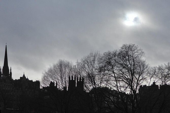 Edinburgh - Dark History - Mercat Cross: execution ground, civic symbol, and a killing machine link