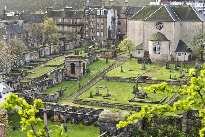 Edinburgh Darkside Walking Tour: Mysteries, Murder and Legends - North Bridge Lanes: Executions, Ghosts, and Witchcraft