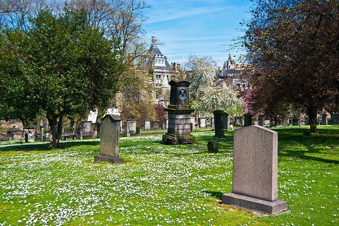 Edinburgh Darkside Walking Tour: Mysteries, Murder and Legends - The Walking Reality: Hills, Weather, and How to Enjoy It