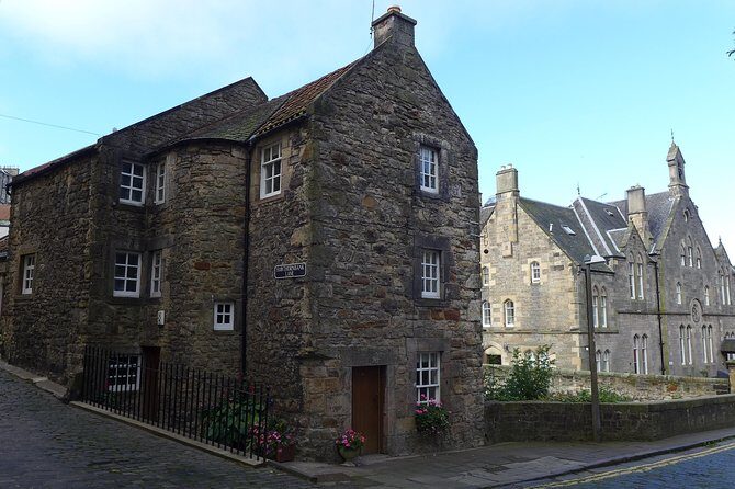 Edinburgh: Dean Village Circus Lane Walking Tour with a Local - Meeting at Princes Street (1:30 pm) and how the walk actually flows