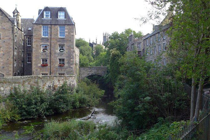 Edinburgh: Dean Village Circus Lane Walking Tour with a Local - Scott Monument: the Gothic Rocketship moment you shouldn’t miss