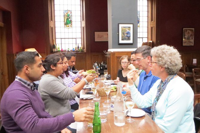 Edinburgh Food & Drink Tour with EatWalk Tours - Setting the Scene: Grassmarket Food and Drink Stories