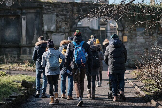 Edinburgh Full Day Walking Tour with Castle Included -Small Group - Lunch on your terms: High Street without the tour pressure