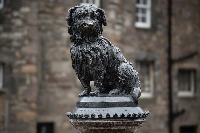 Edinburgh Full Day Walking Tour with Castle Included -Small Group - Greyfriars Bobby and Greyfriars Kirkyard: the day turns emotional