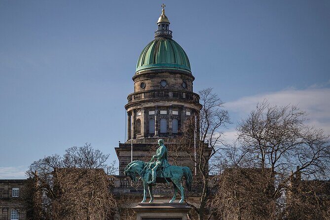 Edinburgh Full Day Walking Tour with Castle Included -Small Group - Grassmarket and Victoria Street: pubs, past, and color