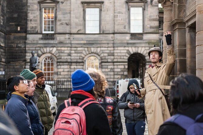 Edinburgh Historical Gems Tour with Whisky & Local Flavours - Stop 4: Holyrood Palace Gates and the Mary Queen of Scots Link