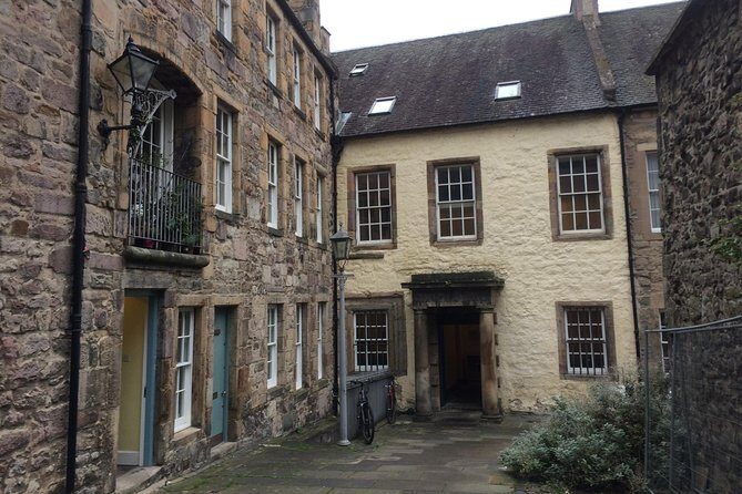 Edinburgh: History Lovers Old Town Walking Tour - Greyfriars Graveyard: Authors, Medicine, and a Loyal Dog