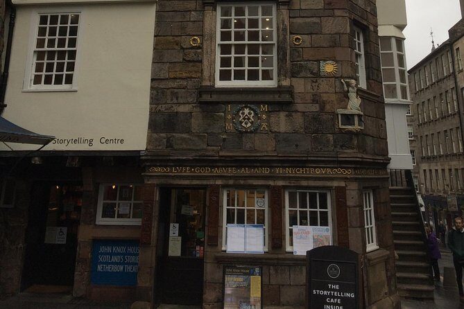 Edinburgh: History Lovers Old Town Walking Tour - Old Town Streets and Princes Street Gardens: Where the Gruesome Bits Fit