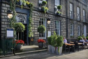 Edinburgh Luxury Private Food & Drink Tour with Eat Walk Tours - Guides make or break this kind of tour