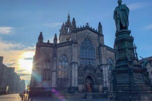 Edinburgh Old Town: Historical Guided Walking Tour - Price and value: what $24.96 buys you (and what it doesn’t)