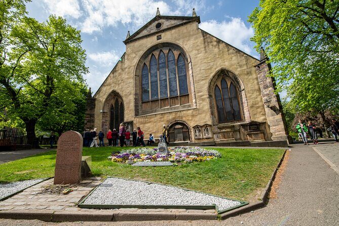 Edinburgh Old Town: Historical Guided Walking Tour - Where you meet and how the route sets up your day