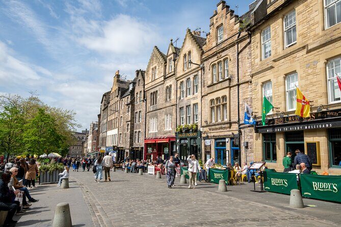 Edinburgh Old Town: Historical Guided Walking Tour - Timing, group size, and comfort on the move
