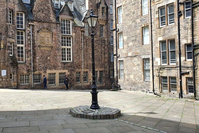 Edinburgh Private Walking Tour - Victoria Street: Shops, Eating Spots, and the Diagon Alley Connection