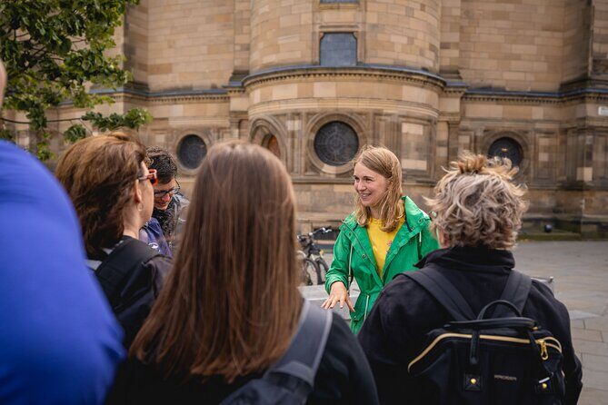Edinburgh: Pubs & History Walking Tour with Beer Tasting - Starting at St Giles’: getting oriented in the Old Town fast