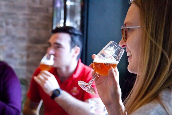Edinburgh: Pubs & History Walking Tour with Beer Tasting - Canongate and the Charmed Circle idea: where beer heritage shows up