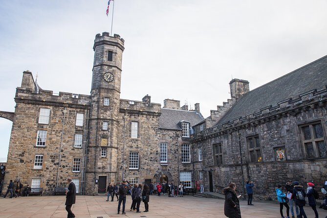 Edinburgh Skip-the-Ticket-Line Castle Walking Tour - Meeting at 130 High Street, then heading straight for the castle