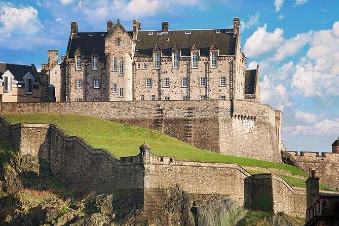 Edinburgh Skip-the-Ticket-Line Castle Walking Tour - St Margaret’s Chapel: oldest stone, plus the oddball stories