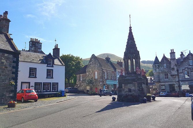 Edinburgh: St Andrews & The Fishing Villages of Fife - Falkland: a quick stop with a film-location wink