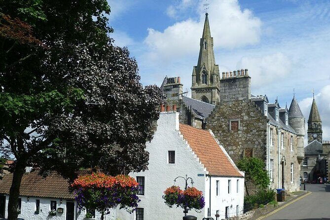 Edinburgh: The Outlander, Palaces & Jacobites Tour - Blackness Castle: the ship that never sailed and the bridges view