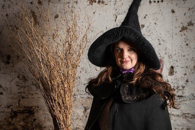 Edinburgh: Witches & Haunted History Walking Tour - Lady Stairs House courtyard stories and Scotland’s National Poet