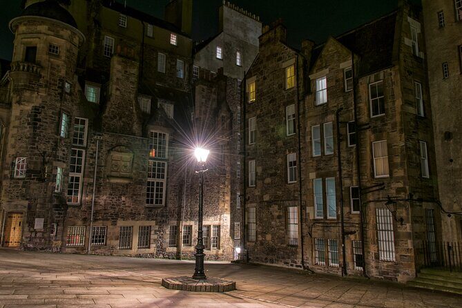 Edinburgh: Witches & Haunted History Walking Tour - The quick stops: Witches Well, Upper Bow, and Victoria Street