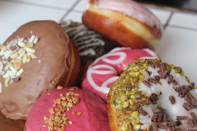 Edinburgh’s Donut & Pastry Experience with Underground Donut Tour - The Royal Mile: the big connector between castle and palace