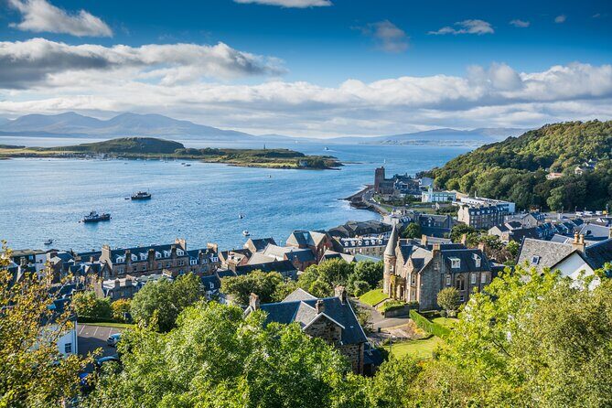 Glasgow: Glencoe & Oban Privately Guided Day Tour in Luxury MPV - Stop 2: Inveraray Town Stroll and Castle Views by Loch Fyne