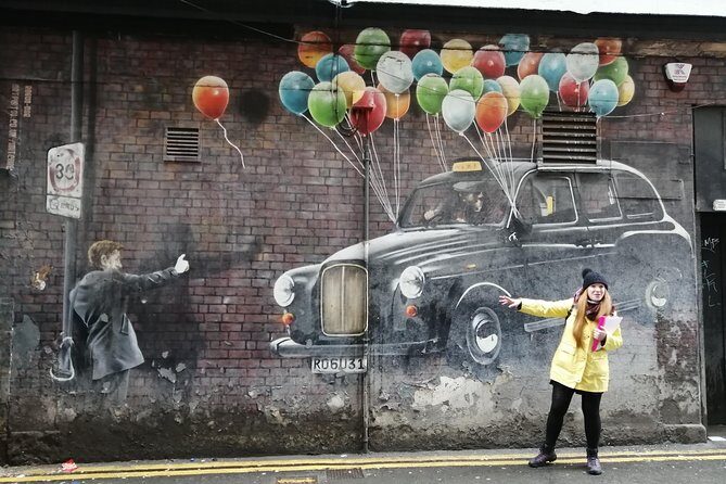 Glasgow Street Art Daily Walking Tour: 2pm - Stop 4: The Clutha Bar stop and the Charles Rennie Mackintosh homage