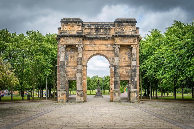 Half-Day Private Glasgow Must-Sees Tour - George Square: the big civic stage and the George III rabbit hole